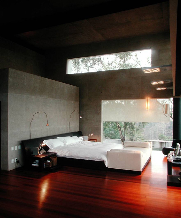Inspiration for a contemporary bedroom in Mexico City with red floor.