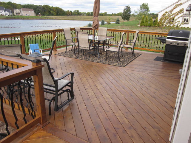 Photo of a mid-sized transitional backyard deck in Milwaukee with no cover.