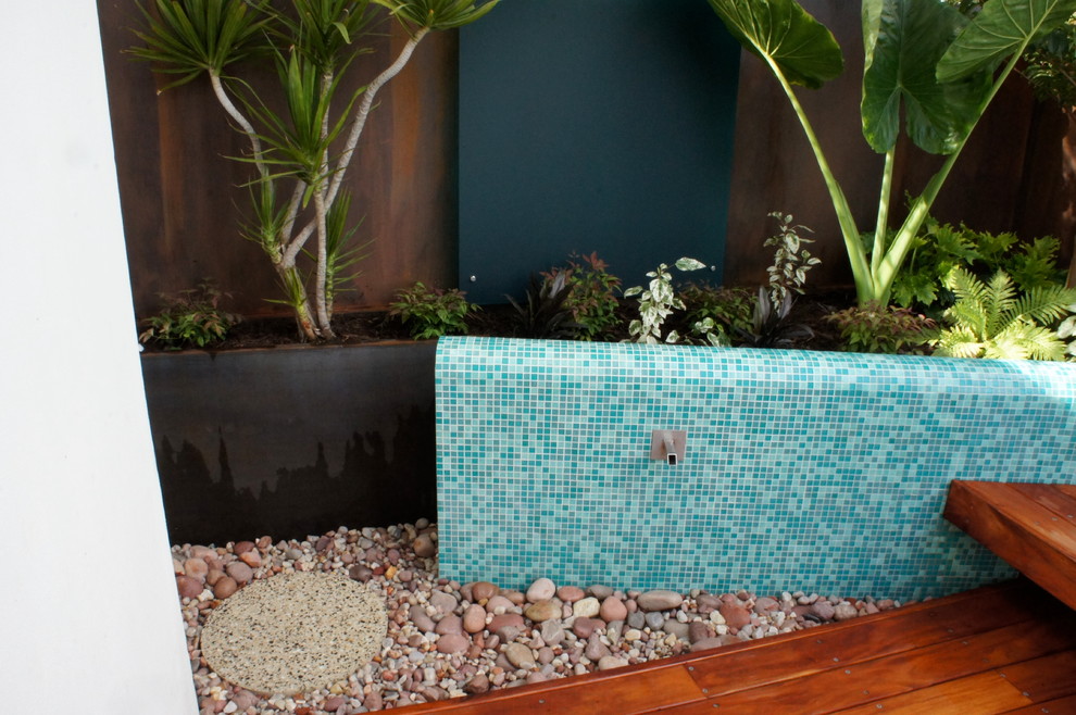 This is an example of a small contemporary courtyard patio in Perth with a water feature.