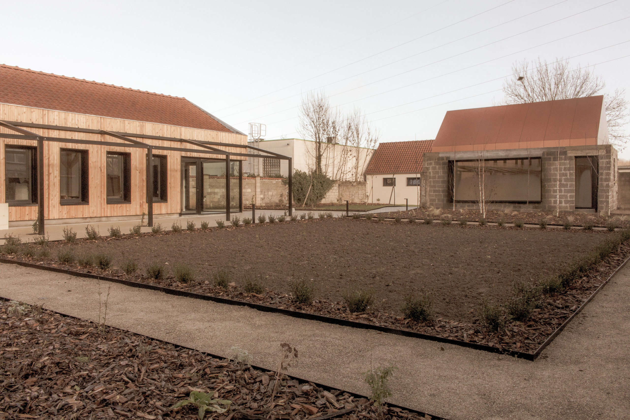 Transformation d'une remise en oratoire et aménagement paysager d'un béguinage