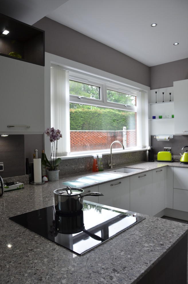 Design ideas for a mid-sized contemporary u-shaped eat-in kitchen in Glasgow with a double-bowl sink, open cabinets, grey cabinets, granite benchtops, grey splashback, marble splashback, coloured appliances, medium hardwood floors, no island and brown floor.
