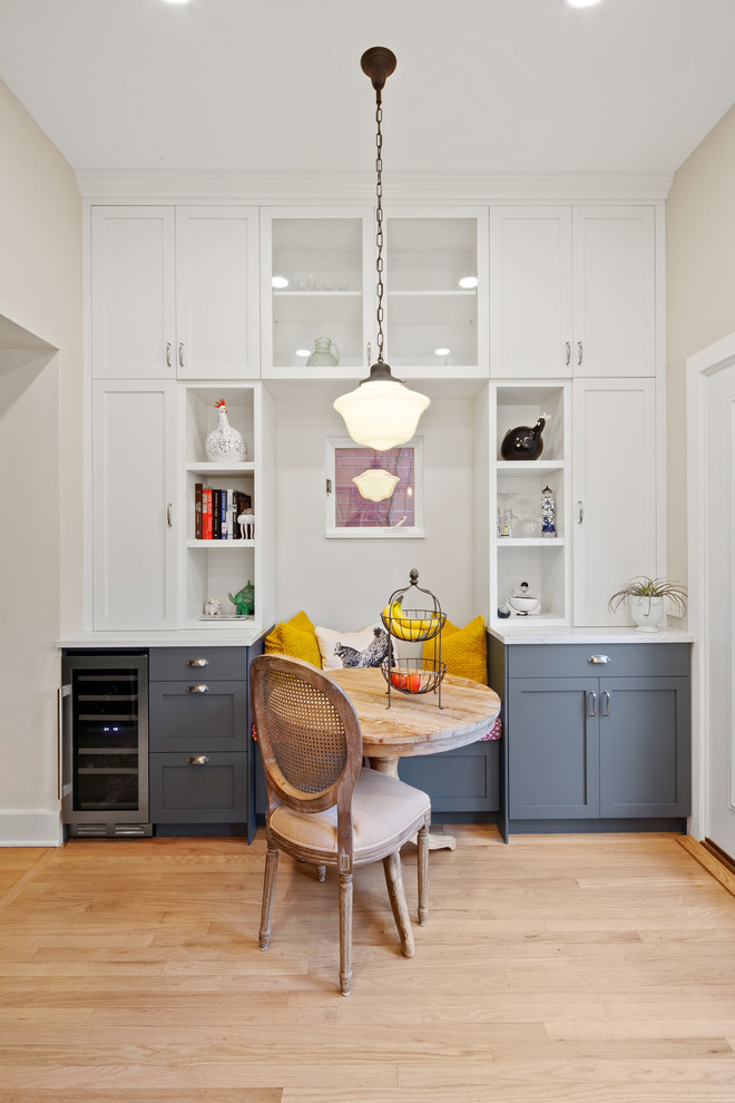 Home design - transitional home design idea in Chicago
