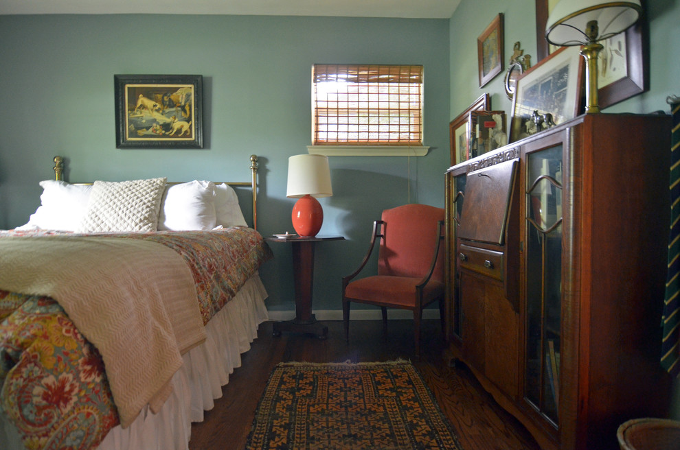 Photo of a traditional bedroom in Dallas.