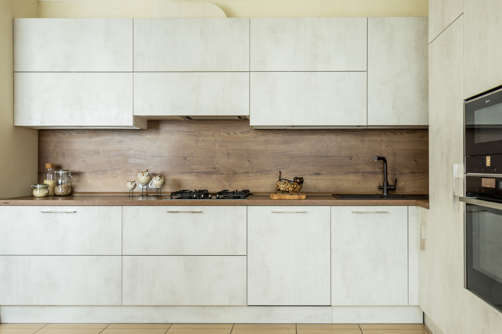 Кухня с фасадами под бетон в Заречном