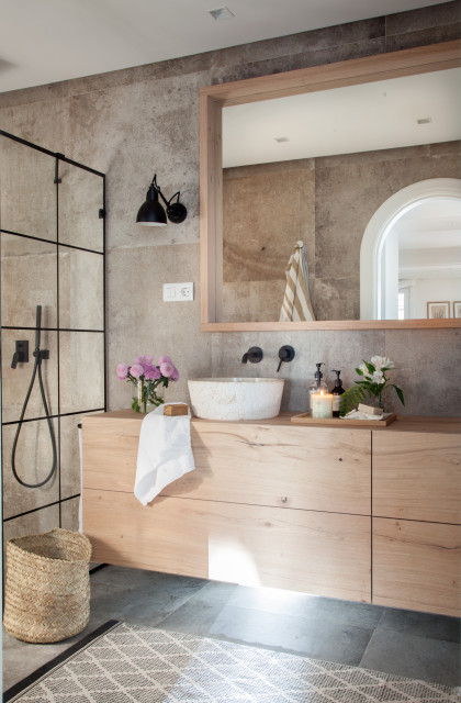 VIVIENDA CON TERRAZA EN VITORIA coastal-bathroom