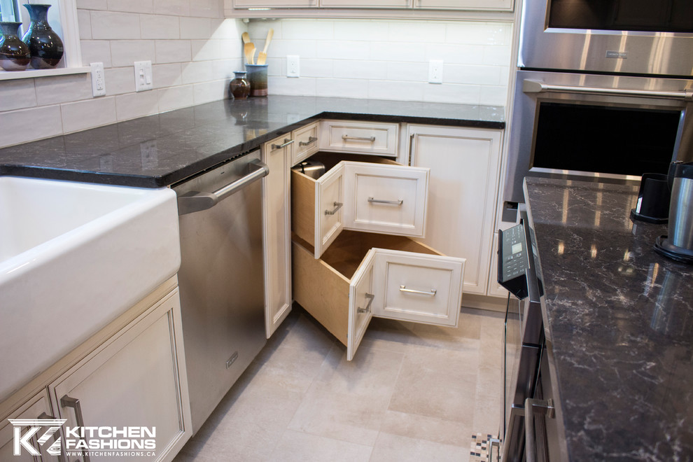 Large transitional kitchen photo