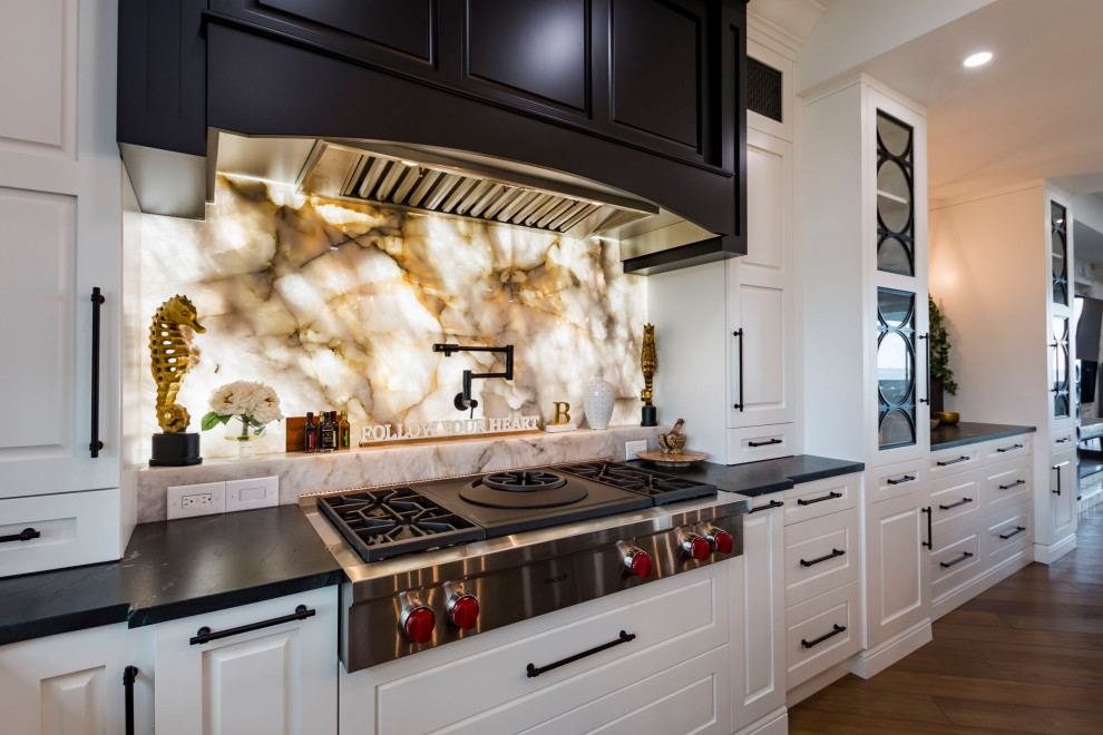 Transitional kitchen photo in Tampa