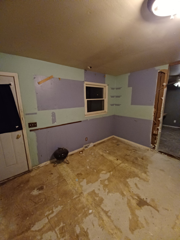 Home design - transitional home design idea in Milwaukee
