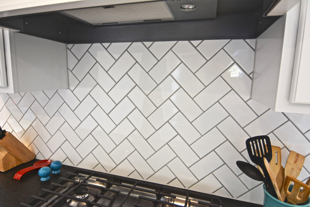 Transitional kitchen photo in Indianapolis