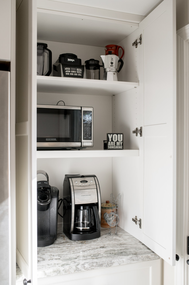 Kitchen - transitional kitchen idea in Boston