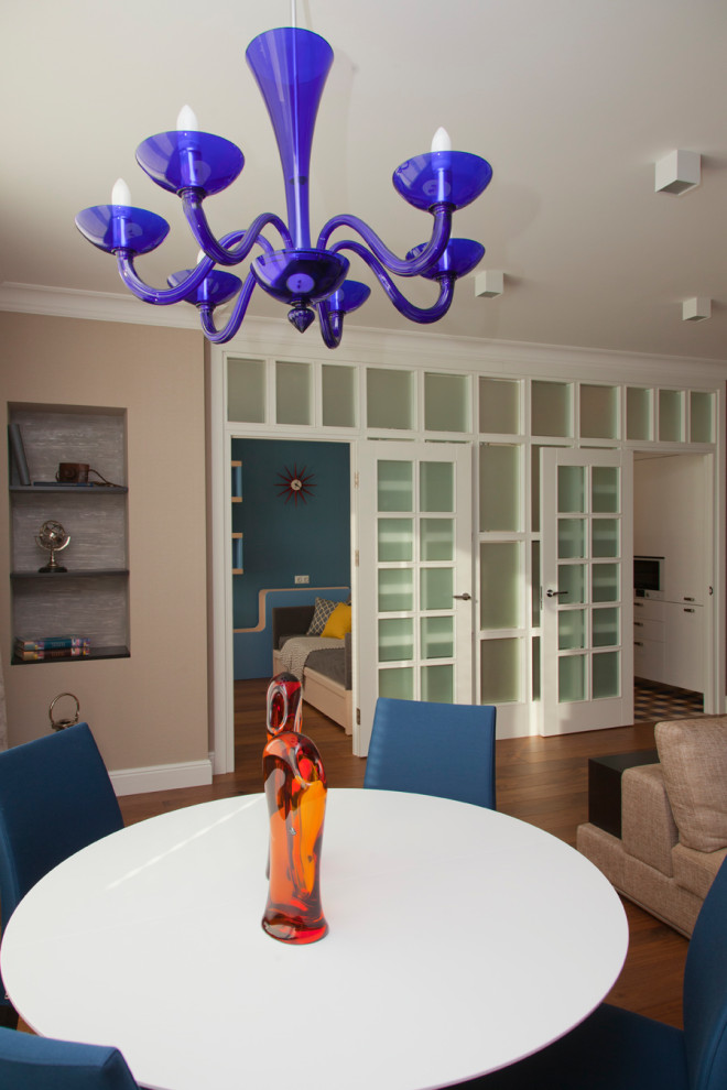 СОВРЕМЕННЫЙ ИНТЕРЬЕР С АНТИКВАРНЫМ КОМОДОМ