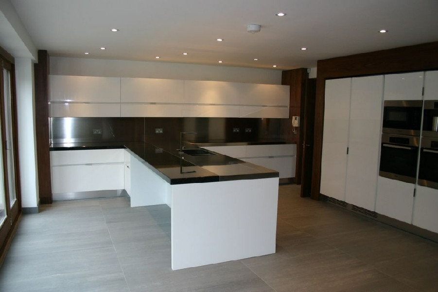 Bespoke White kitchen Made to measure