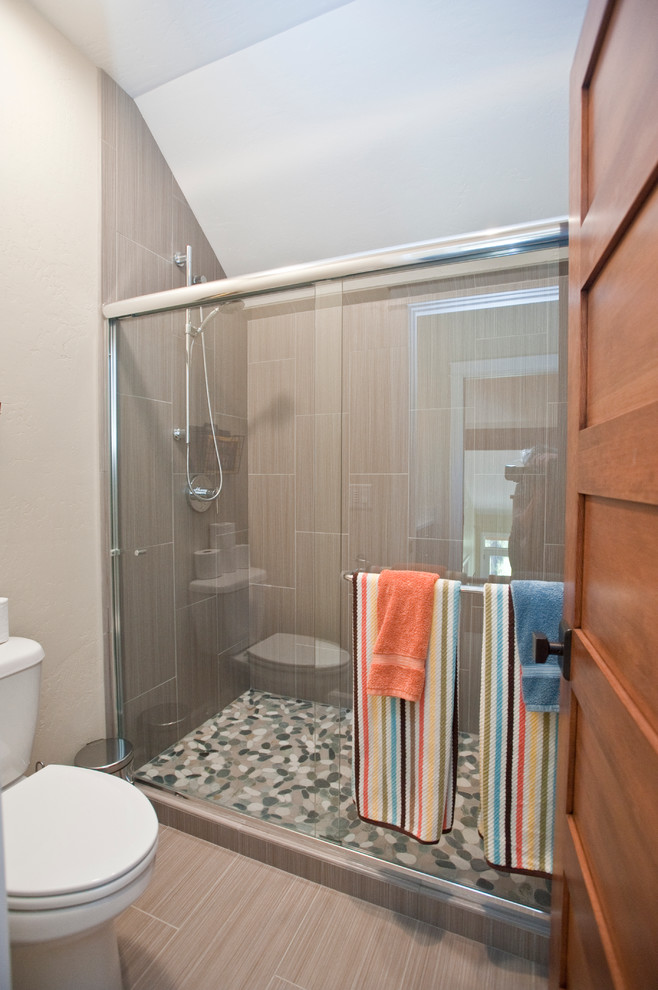 Bathroom - mid-sized transitional kids' gray tile and ceramic tile ceramic tile bathroom idea with an undermount sink, shaker cabinets, gray cabinets, quartz countertops and gray walls