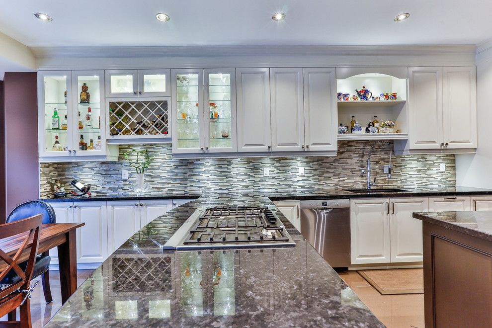 Transitional kitchen photo in Toronto