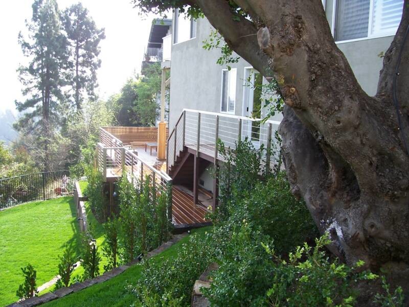 Example of a transitional deck design in Los Angeles