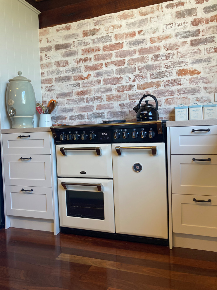 This is an example of a country kitchen in Perth.