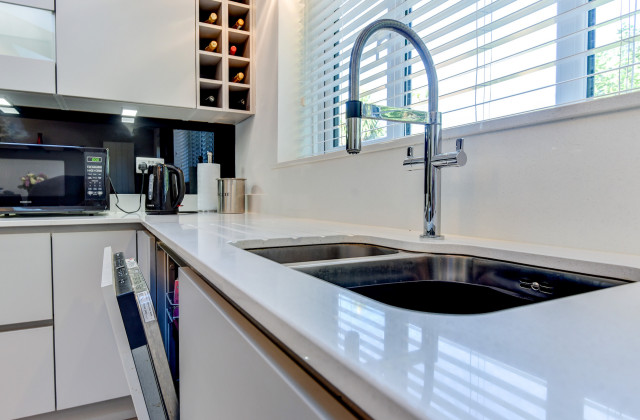 Cutting-Edge Nobilia Kitchen in Horsham, West Sussex modern-koek