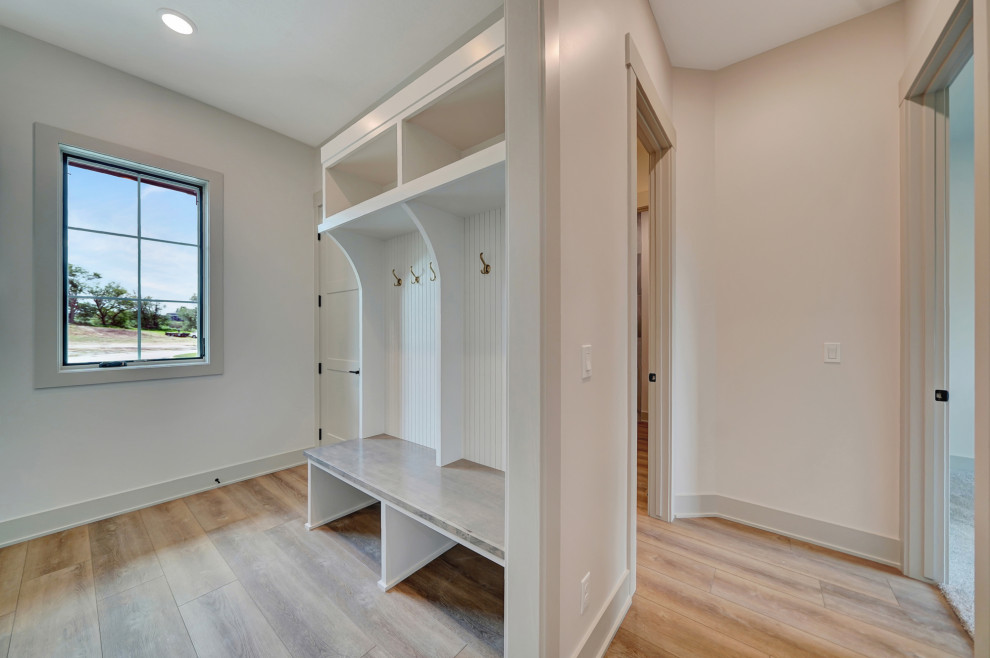 Transitional entryway photo in Omaha