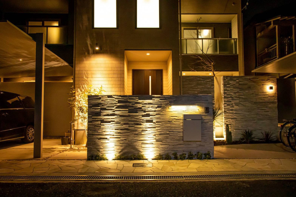 Inspiration for a transitional two-storey white house exterior in Osaka.