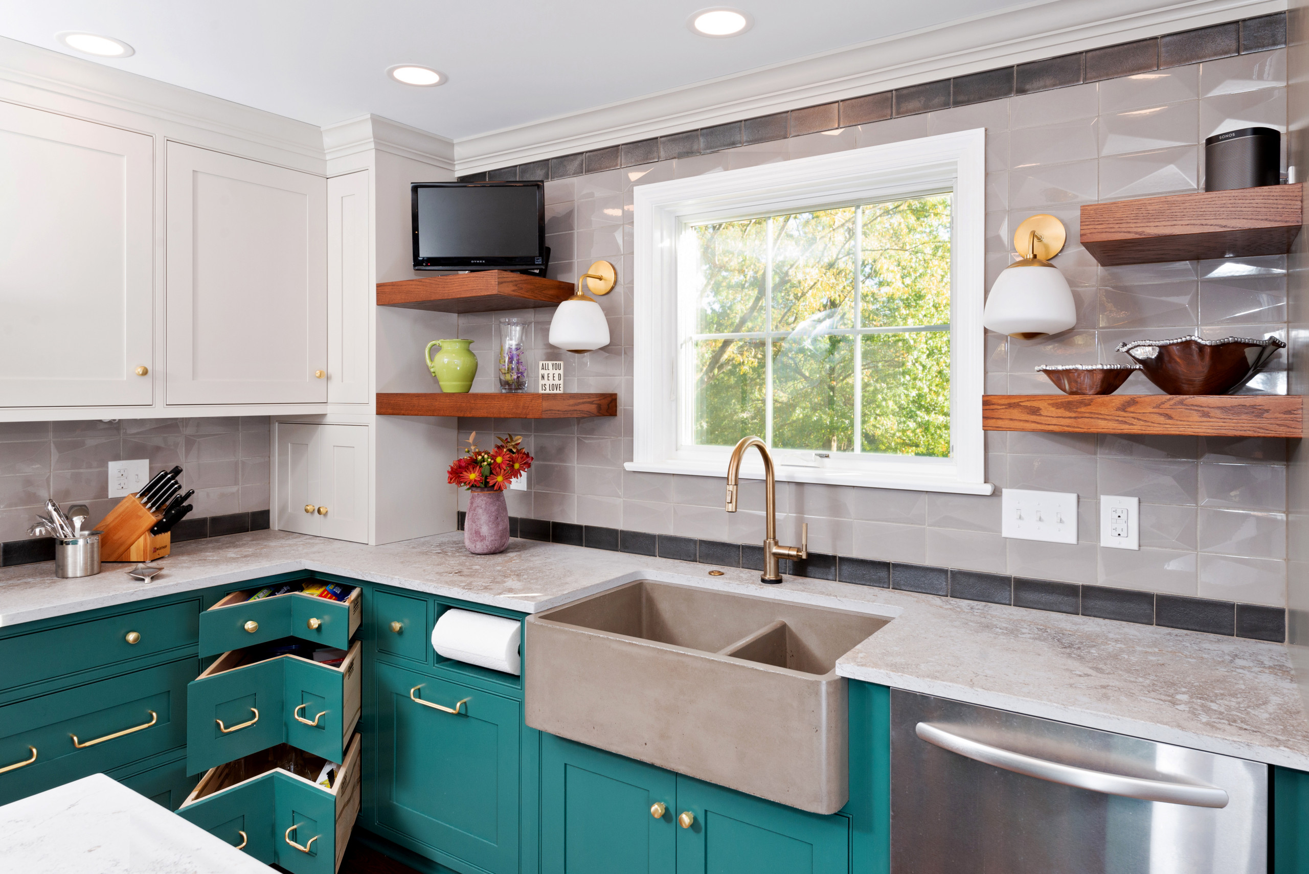 Colonial Transitional Kitchen