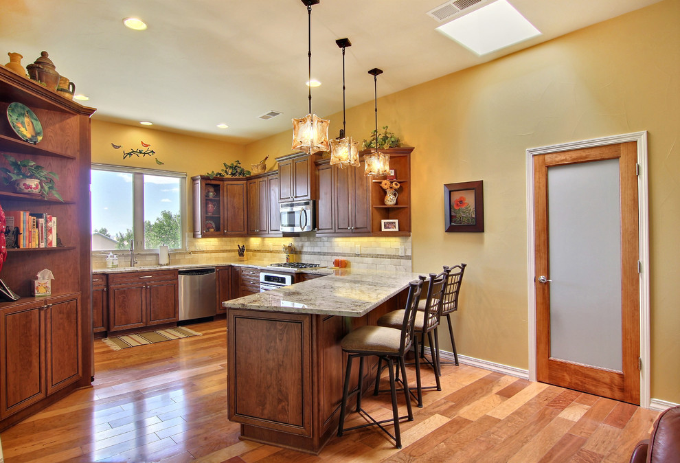 Transitional kitchen photo in Albuquerque