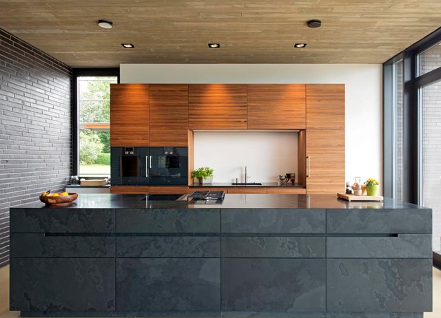 Schwarzer Monolith modern-koek