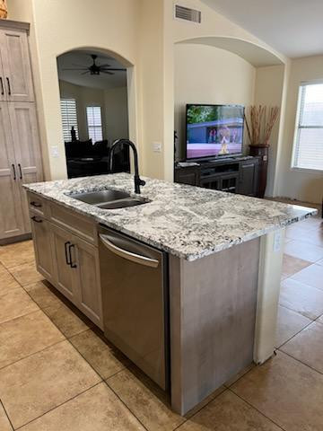 Eat-in kitchen - mid-sized transitional l-shaped porcelain tile and brown floor eat-in kitchen idea in Phoenix with an undermount sink, shaker cabinets, beige cabinets, granite countertops, gray backsplash, stone slab backsplash, stainless steel appliances, an island and gray countertops