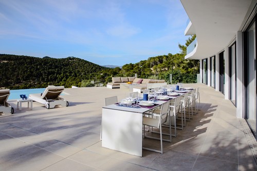 Como crear una zona de comedor al aire libre y disfrutar de las noches