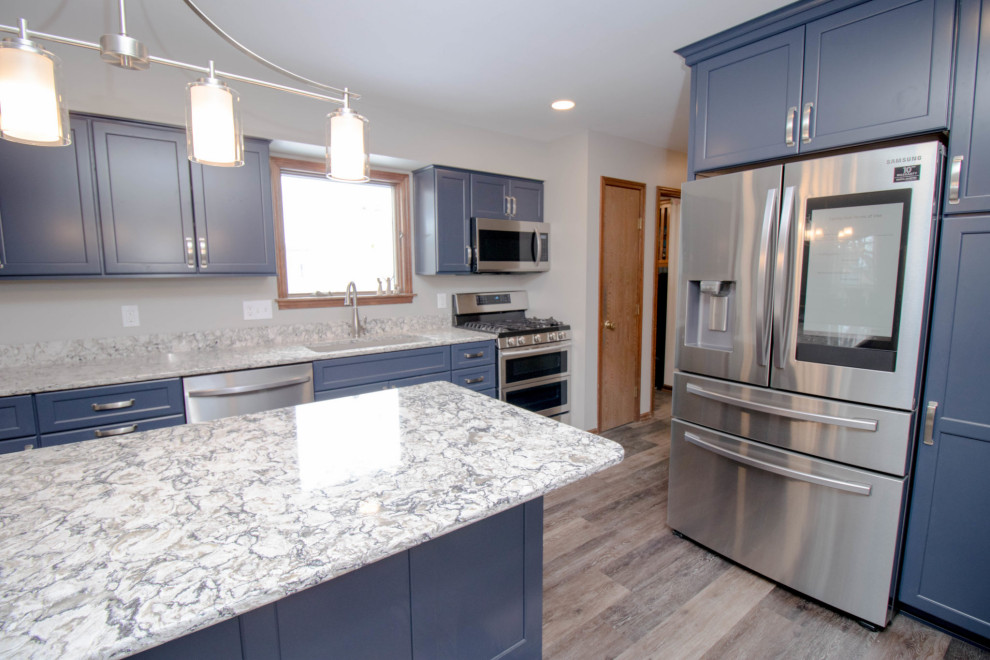 Kitchen - transitional kitchen idea
