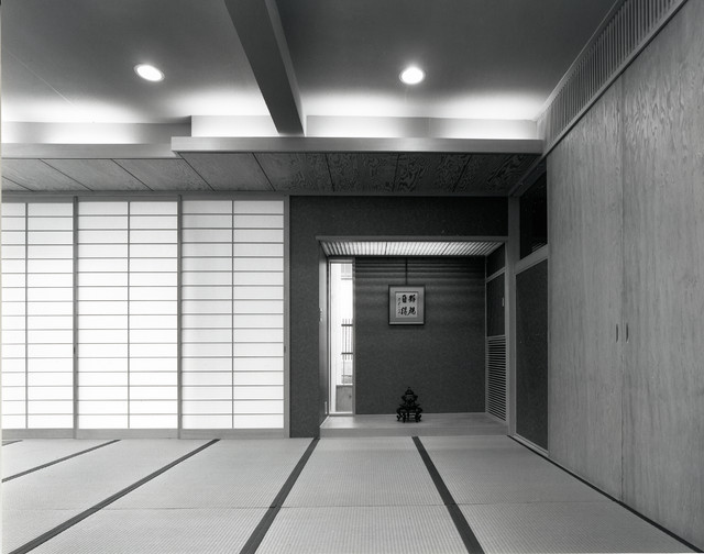 Ｔ字路の家 japanisch-wohnzimmer