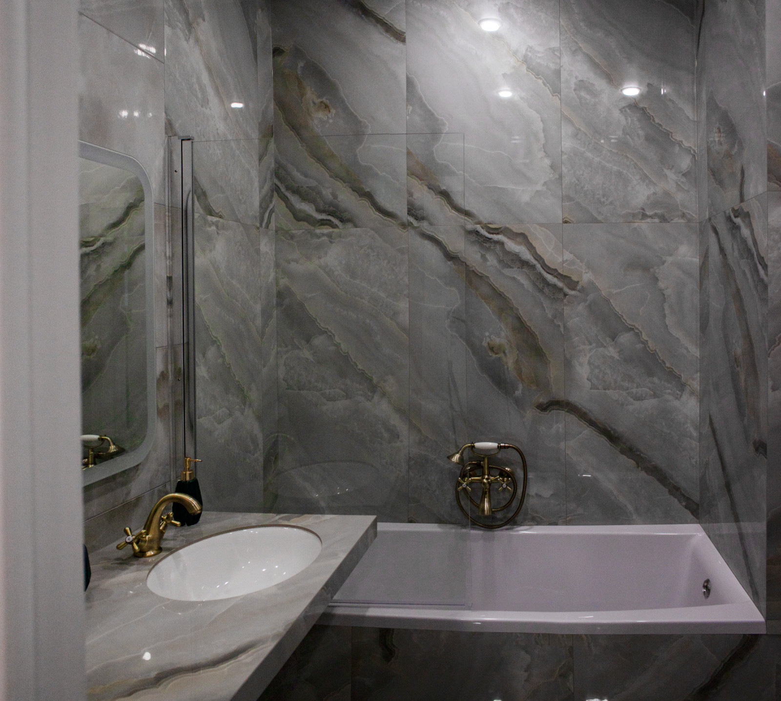 Двухкомнатная квартира в неоклассическом стиле