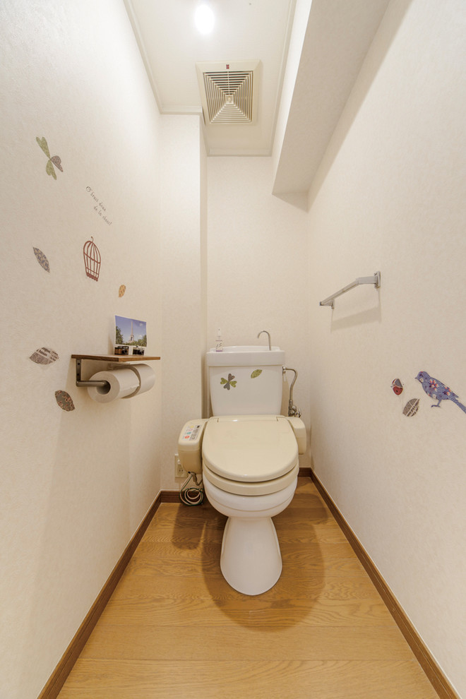 Cette image montre un WC et toilettes.