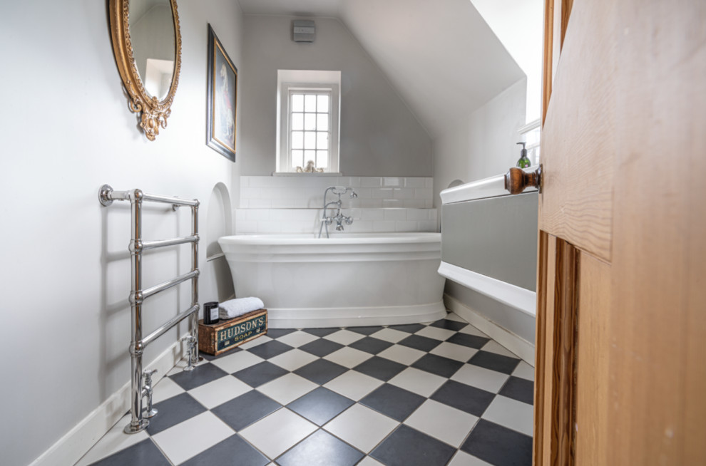 Photo of a traditional bathroom in Oxfordshire.