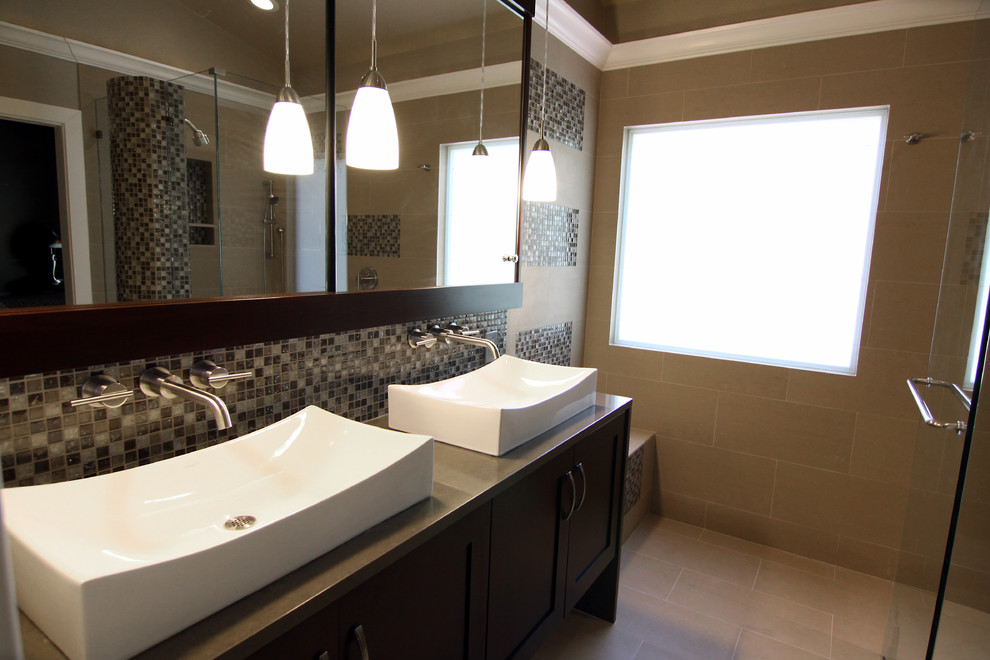 Design ideas for a contemporary bathroom in Phoenix.