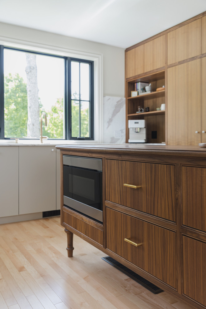 Kitchen - transitional kitchen idea in Ottawa
