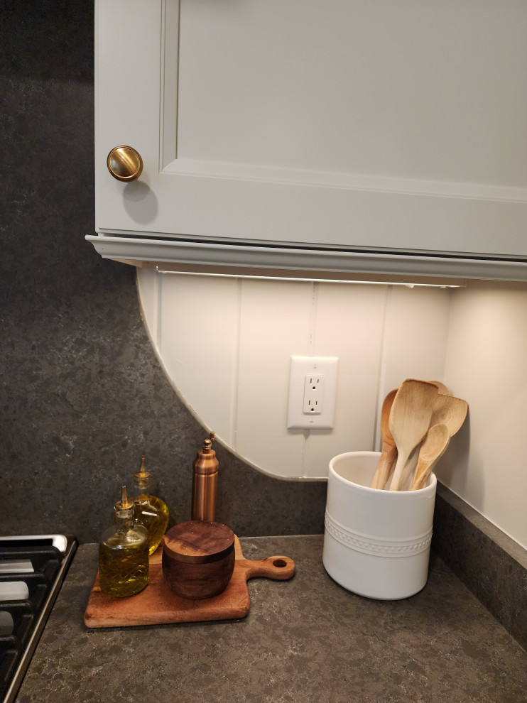 16831 - The Purrfect Kitchen