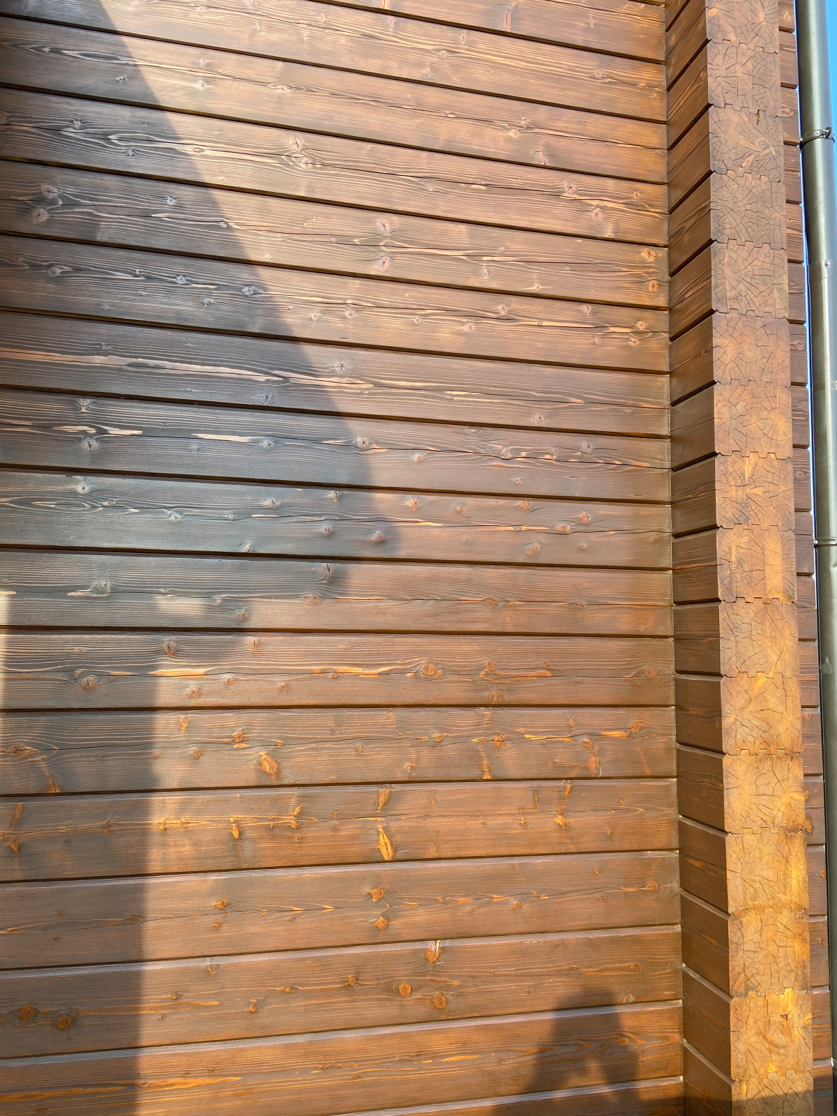 Покраска фасада ( обновление) из клееного бруса в КП "Озёрный край".