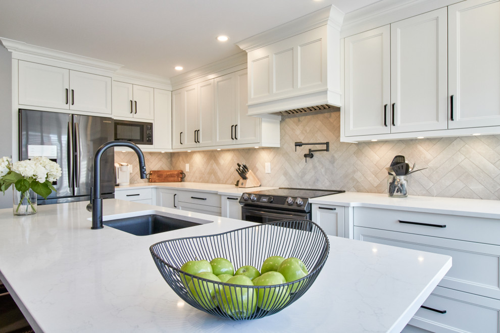 Inspiration for a transitional kitchen remodel in Toronto