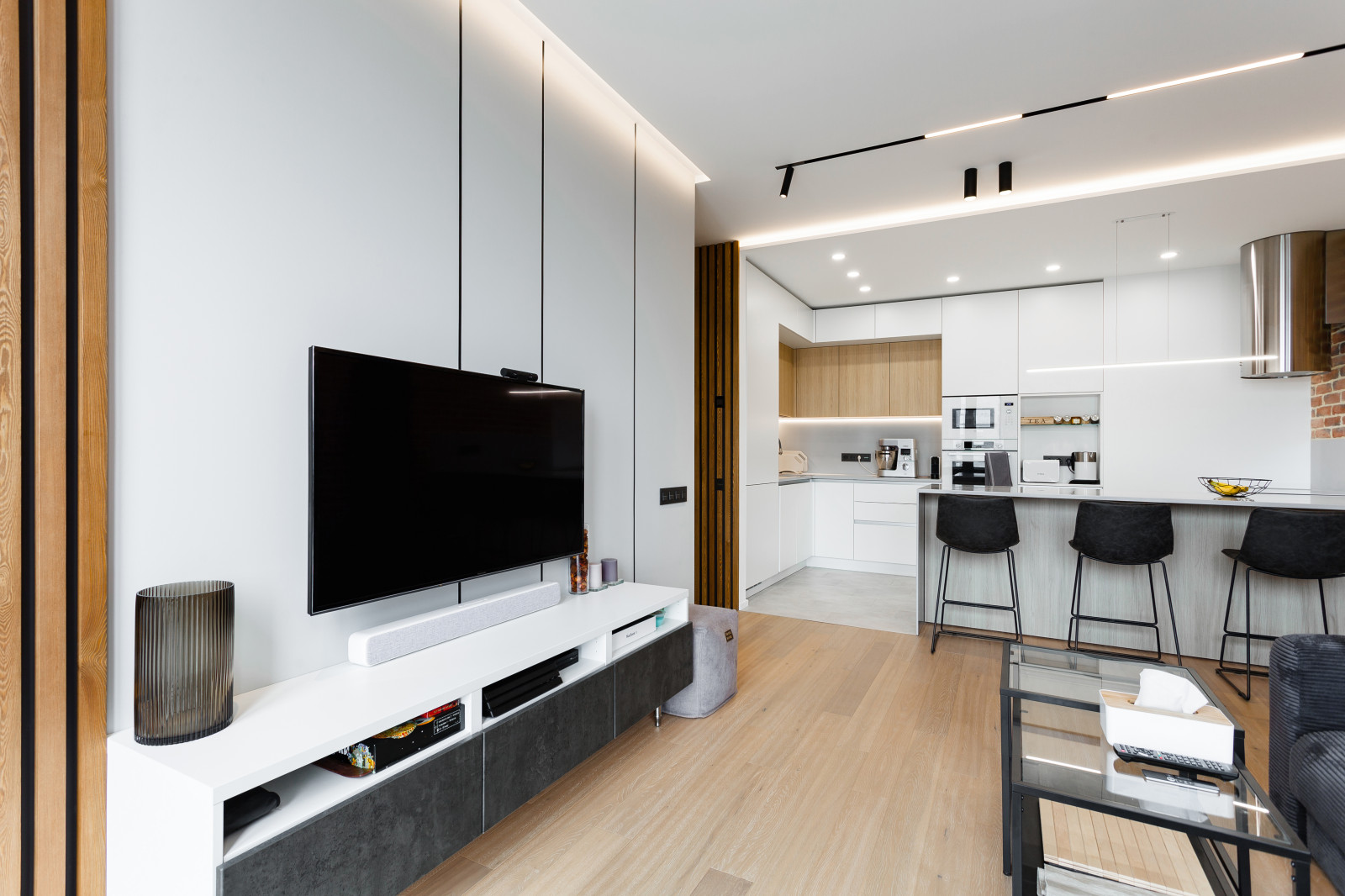 Сканди + лофт = уютная квартира для молодой семейной пары