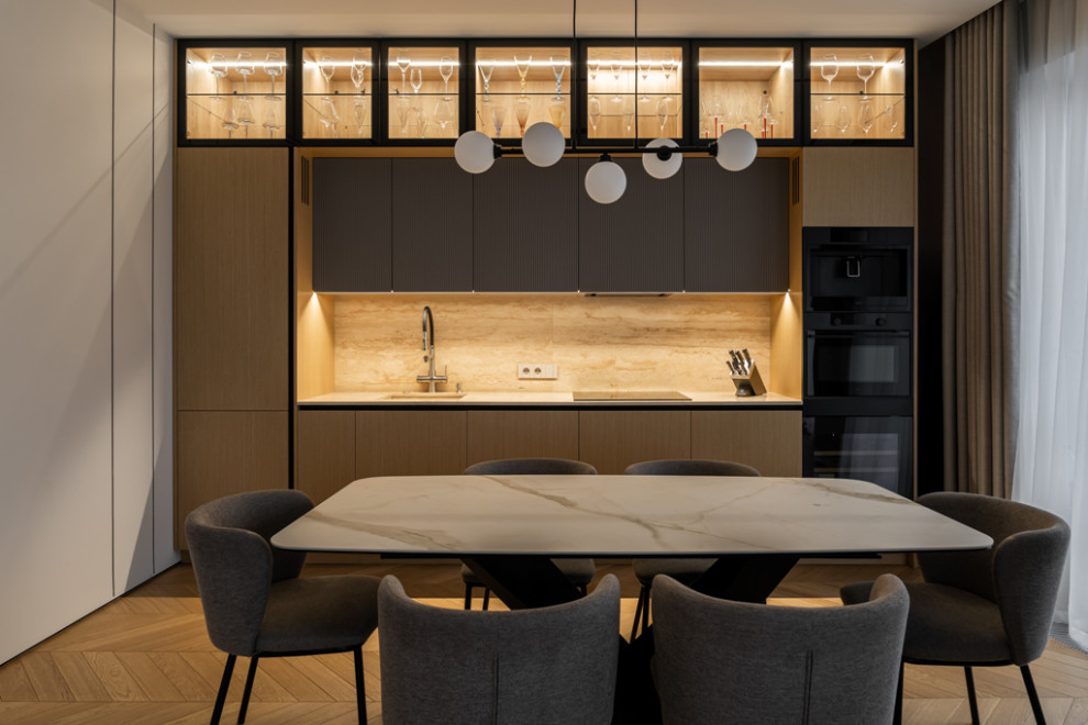 Современная кухня с фасадами из натурального шпона