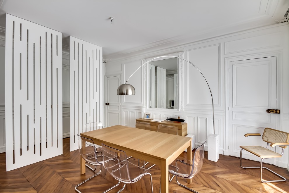 Mid-sized contemporary separate dining room in Paris with white walls and medium hardwood floors.