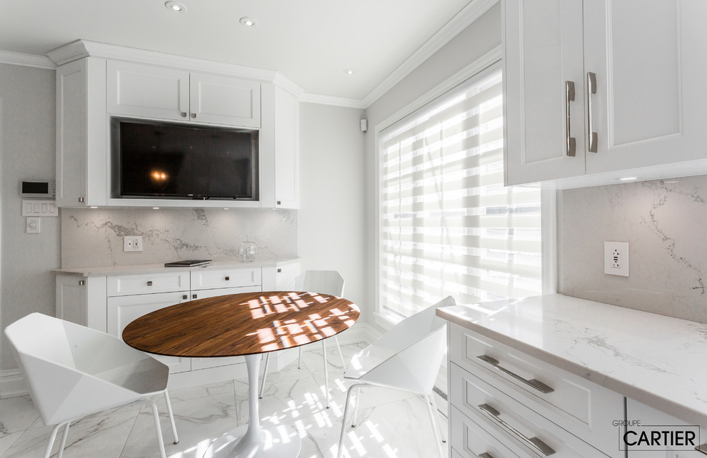Transitional home design photo in Montreal