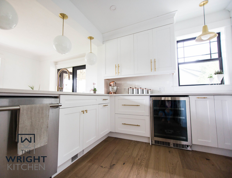 Inspiration for a transitional home design remodel in Toronto