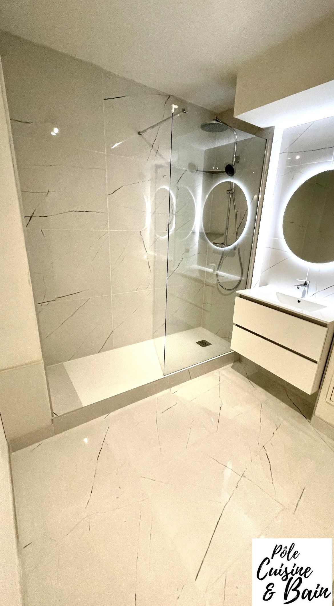 SALLE DE BAIN EN SALLE DE DOUCHE: baignoire transformée en receveur de douche