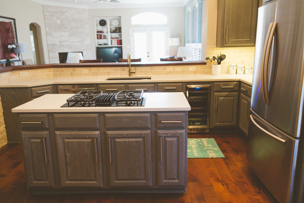 Transitional kitchen photo in Austin