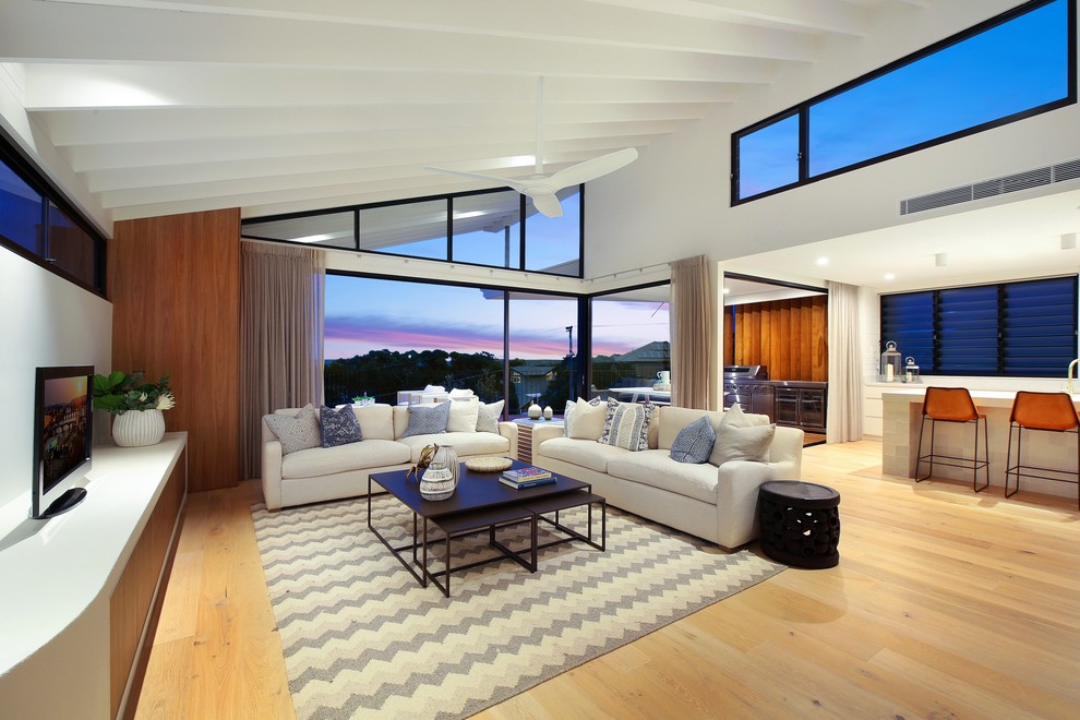 Photo of a contemporary living room in Wollongong.