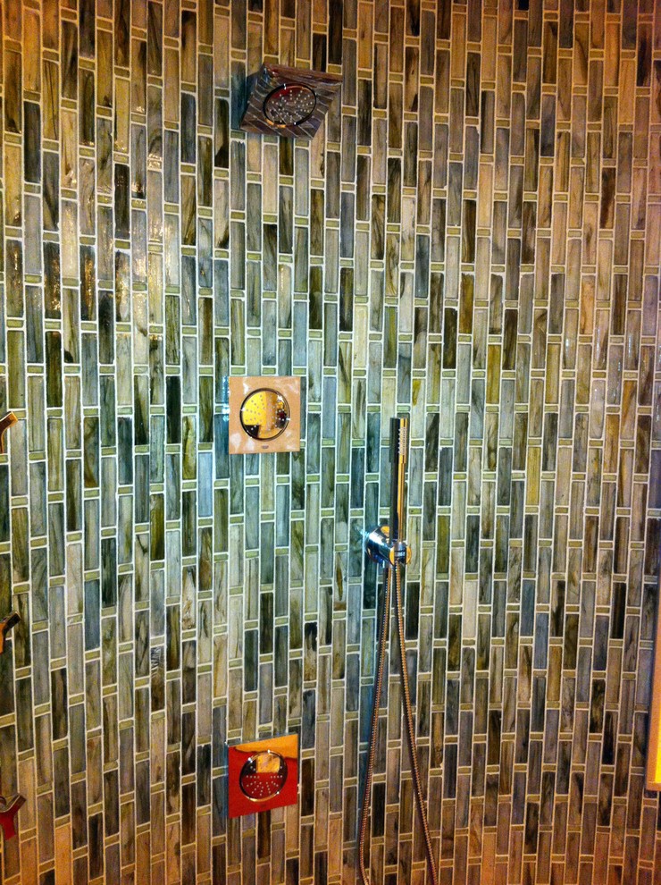 Example of a transitional bathroom design in Phoenix