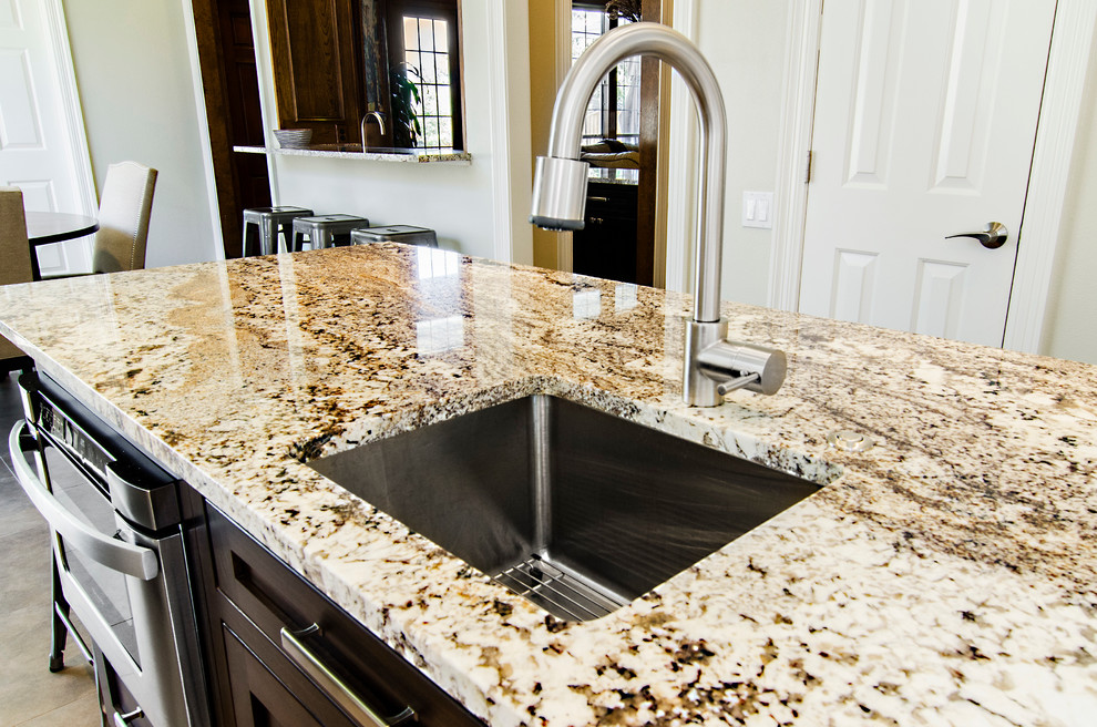 Example of a transitional kitchen design in Dallas