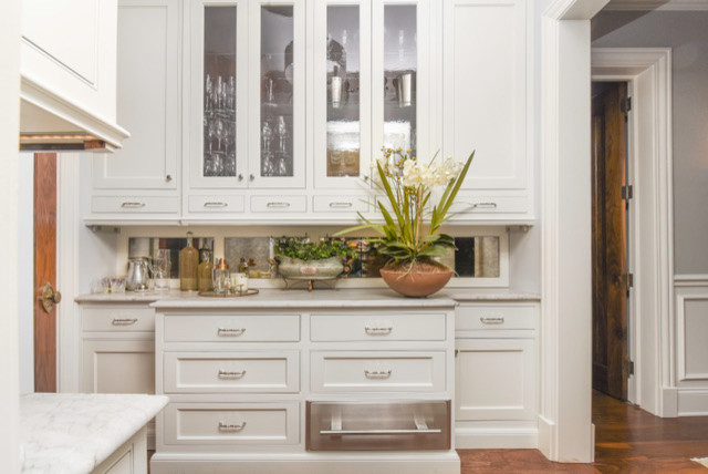 Transitional kitchen photo in Chicago