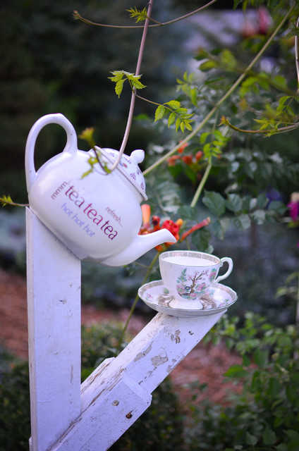 9 Eye-Catching Garden Decor Ideas From Recycled Waste